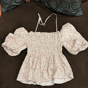 Gently used puffy shoulder top